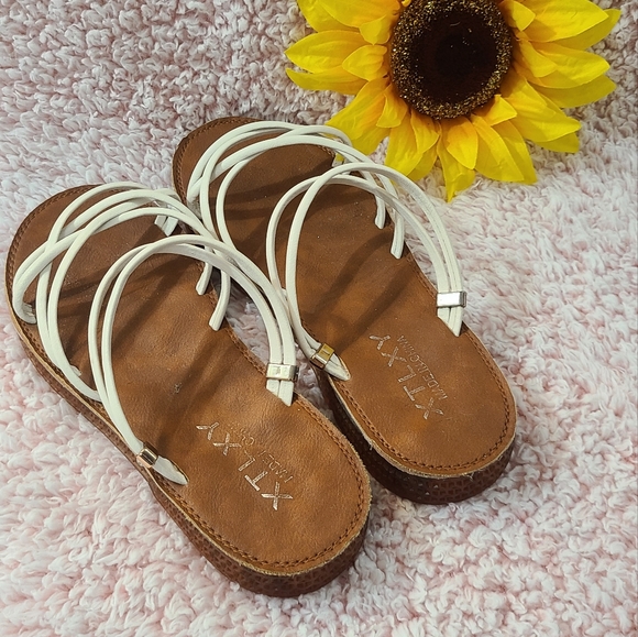 Sandals - Picture 2 of 6